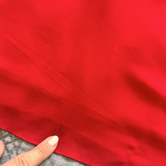 Red Cross Back Detail V neck - Picture 6 of 6